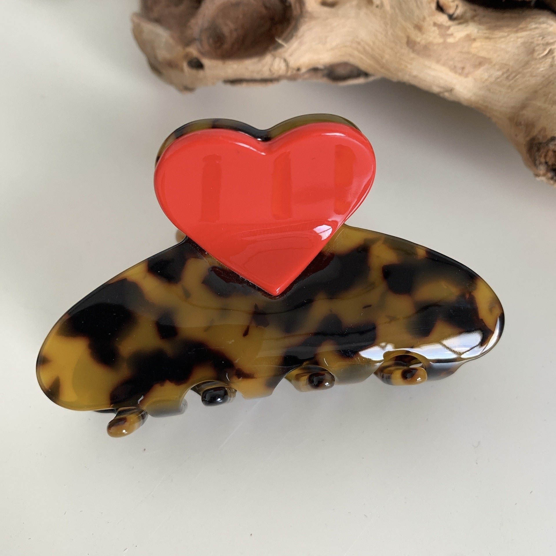 Last True Angel | Medium Heart Claw Clip in Tortoiseshell & Red 317M